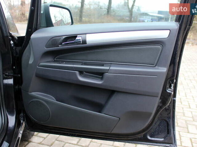 Черный Опель Зафира, объемом двигателя 1.8 л и пробегом 220 тыс. км за 7499 $, фото 51 на Automoto.ua