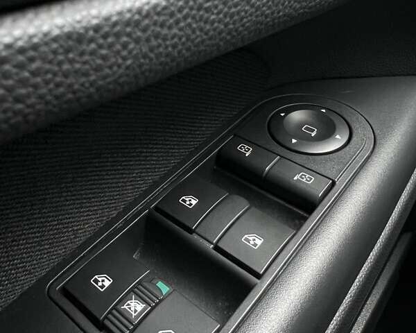 Черный Опель Зафира, объемом двигателя 1.8 л и пробегом 166 тыс. км за 7999 $, фото 29 на Automoto.ua