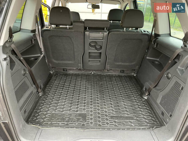 Черный Опель Зафира, объемом двигателя 1.7 л и пробегом 278 тыс. км за 7300 $, фото 20 на Automoto.ua