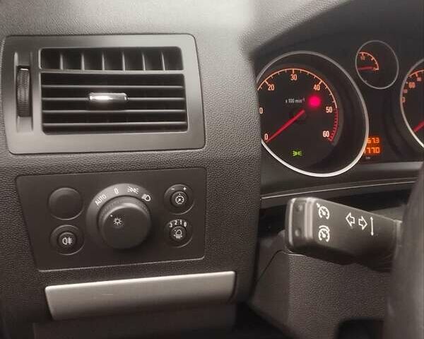 Черный Опель Зафира, объемом двигателя 1.7 л и пробегом 244 тыс. км за 7650 $, фото 33 на Automoto.ua