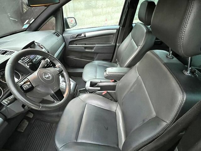 Чорний Опель Зафіра, об'ємом двигуна 1.9 л та пробігом 300 тис. км за 7500 $, фото 2 на Automoto.ua