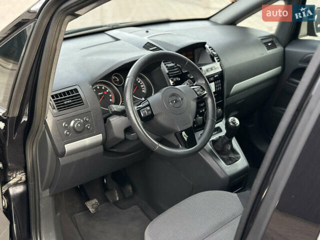 Чорний Опель Зафіра, об'ємом двигуна 1.8 л та пробігом 210 тис. км за 8199 $, фото 45 на Automoto.ua