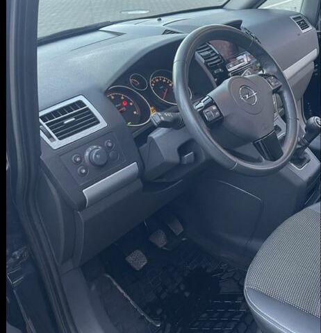 Черный Опель Зафира, объемом двигателя 1.7 л и пробегом 264 тыс. км за 7300 $, фото 5 на Automoto.ua