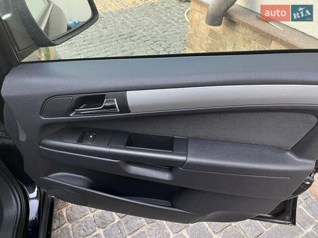 Черный Опель Зафира, объемом двигателя 0 л и пробегом 209 тыс. км за 8700 $, фото 19 на Automoto.ua