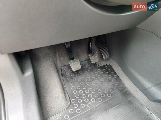 Черный Опель Зафира, объемом двигателя 1.6 л и пробегом 176 тыс. км за 8600 $, фото 28 на Automoto.ua