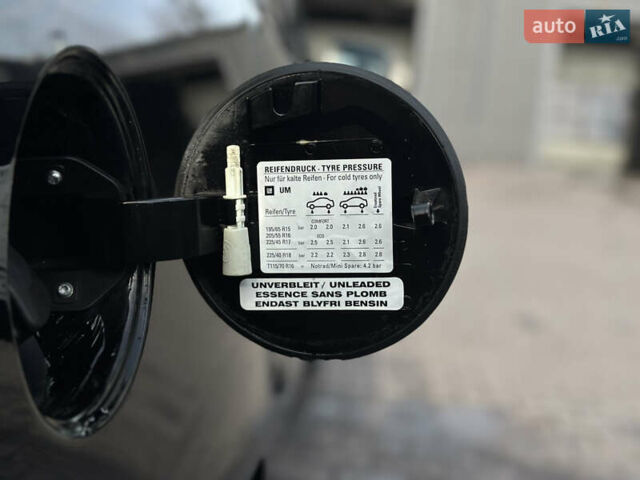 Чорний Опель Зафіра, об'ємом двигуна 1.8 л та пробігом 210 тис. км за 8199 $, фото 79 на Automoto.ua