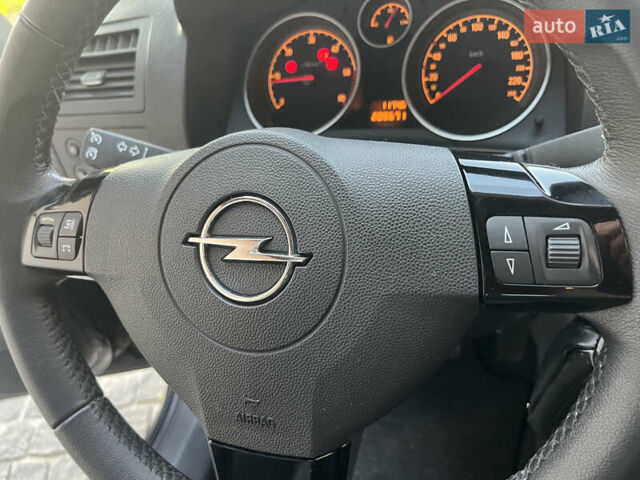 Черный Опель Зафира, объемом двигателя 0 л и пробегом 209 тыс. км за 8700 $, фото 22 на Automoto.ua