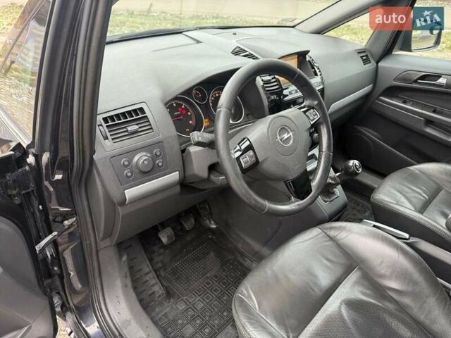 Чорний Опель Зафіра, об'ємом двигуна 1.69 л та пробігом 250 тис. км за 7500 $, фото 19 на Automoto.ua