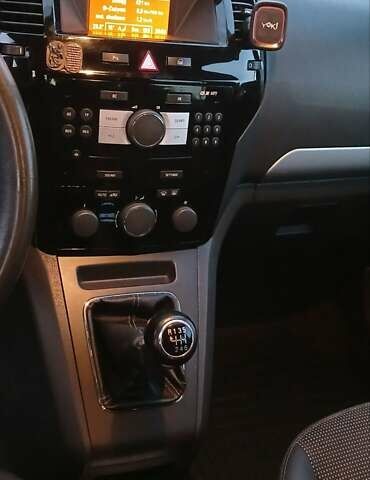 Чорний Опель Зафіра, об'ємом двигуна 1.7 л та пробігом 215 тис. км за 7500 $, фото 6 на Automoto.ua