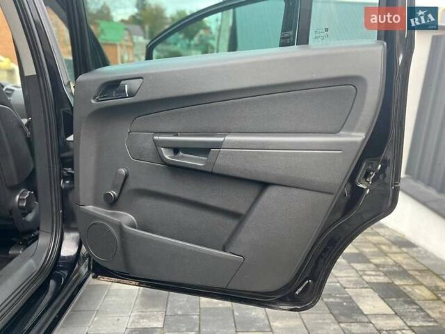 Черный Опель Зафира, объемом двигателя 1.6 л и пробегом 221 тыс. км за 6999 $, фото 45 на Automoto.ua