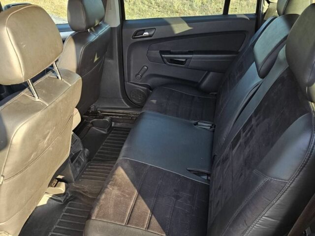 Чорний Опель Зафіра, об'ємом двигуна 1.7 л та пробігом 205 тис. км за 6700 $, фото 8 на Automoto.ua