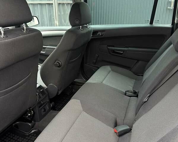 Черный Опель Зафира, объемом двигателя 1.6 л и пробегом 177 тыс. км за 7600 $, фото 13 на Automoto.ua