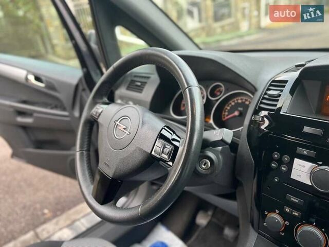 Черный Опель Зафира, объемом двигателя 1.6 л и пробегом 221 тыс. км за 6999 $, фото 43 на Automoto.ua
