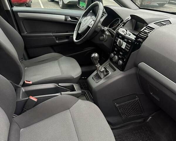 Черный Опель Зафира, объемом двигателя 1.6 л и пробегом 177 тыс. км за 7600 $, фото 9 на Automoto.ua