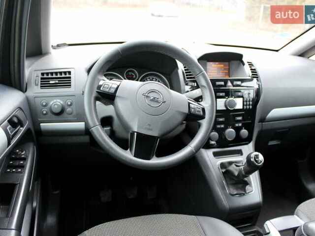 Черный Опель Зафира, объемом двигателя 1.8 л и пробегом 220 тыс. км за 7499 $, фото 64 на Automoto.ua