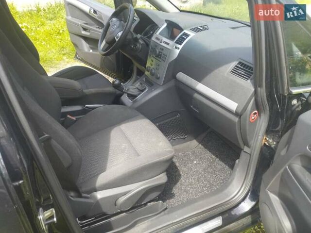 Черный Опель Зафира, объемом двигателя 1.7 л и пробегом 263 тыс. км за 6700 $, фото 4 на Automoto.ua