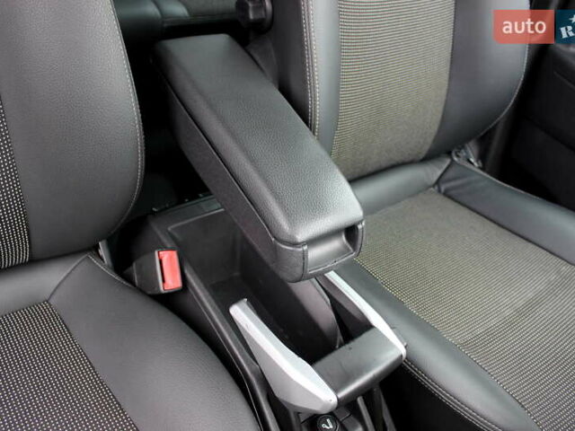 Черный Опель Зафира, объемом двигателя 1.8 л и пробегом 220 тыс. км за 6999 $, фото 59 на Automoto.ua