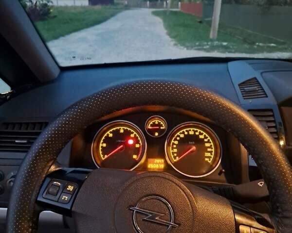 Черный Опель Зафира, объемом двигателя 1.7 л и пробегом 260 тыс. км за 6500 $, фото 1 на Automoto.ua