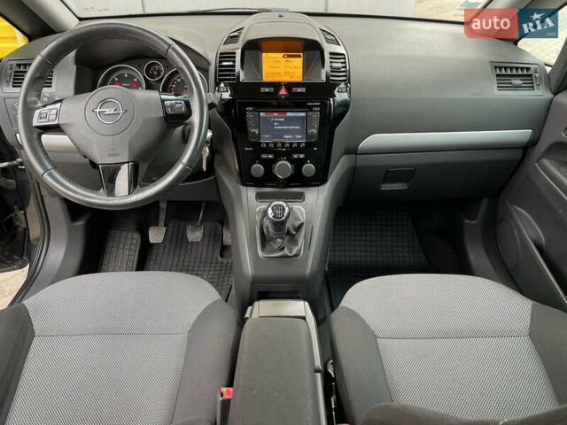 Черный Опель Зафира, объемом двигателя 1.7 л и пробегом 278 тыс. км за 7300 $, фото 23 на Automoto.ua