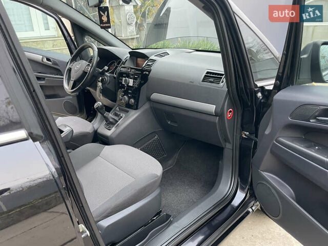 Черный Опель Зафира, объемом двигателя 1.7 л и пробегом 260 тыс. км за 6999 $, фото 26 на Automoto.ua