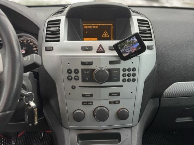 Чорний Опель Зафіра, об'ємом двигуна 1.7 л та пробігом 244 тис. км за 7500 $, фото 22 на Automoto.ua