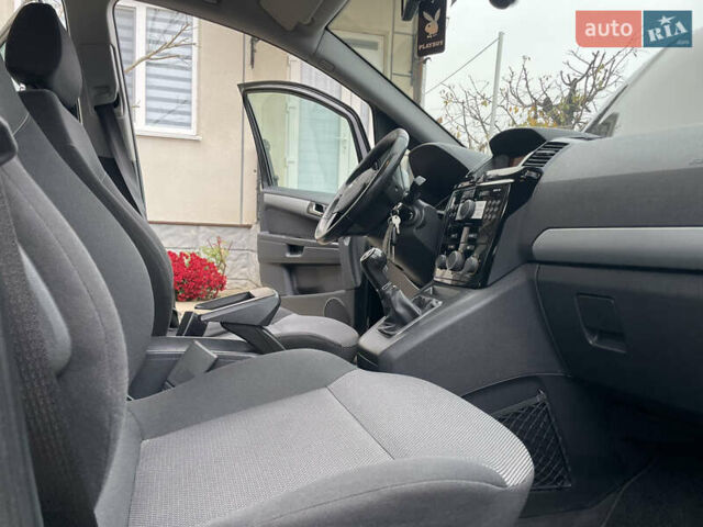 Черный Опель Зафира, объемом двигателя 1.7 л и пробегом 260 тыс. км за 6999 $, фото 42 на Automoto.ua