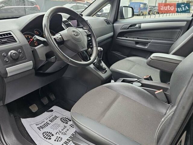 Чорний Опель Зафіра, об'ємом двигуна 1.8 л та пробігом 155 тис. км за 7490 $, фото 18 на Automoto.ua