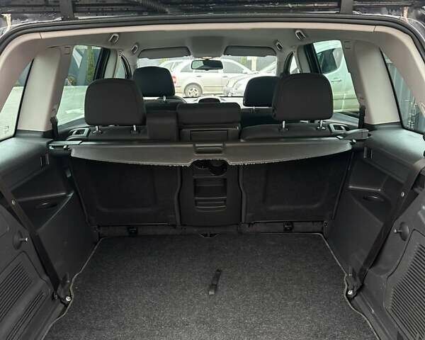 Черный Опель Зафира, объемом двигателя 1.6 л и пробегом 177 тыс. км за 7600 $, фото 11 на Automoto.ua