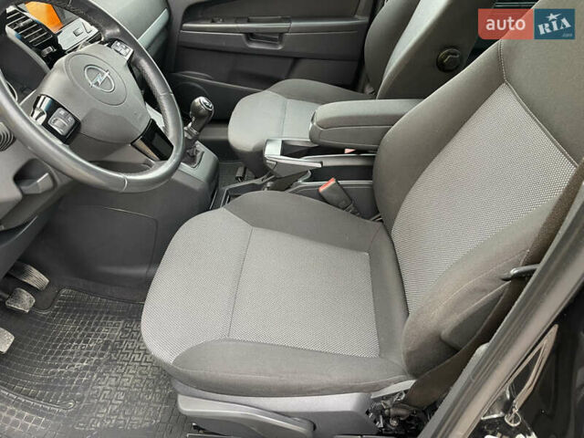 Черный Опель Зафира, объемом двигателя 1.7 л и пробегом 278 тыс. км за 7300 $, фото 16 на Automoto.ua