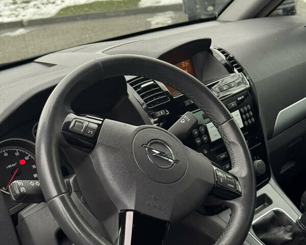 Черный Опель Зафира, объемом двигателя 1.8 л и пробегом 247 тыс. км за 7599 $, фото 25 на Automoto.ua