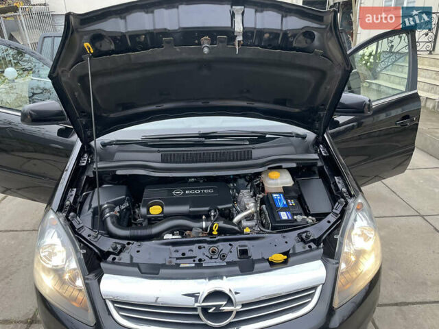 Черный Опель Зафира, объемом двигателя 1.7 л и пробегом 260 тыс. км за 6999 $, фото 48 на Automoto.ua