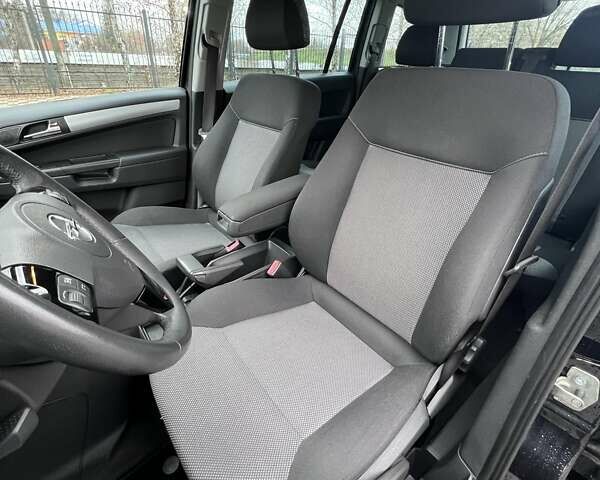 Черный Опель Зафира, объемом двигателя 1.8 л и пробегом 166 тыс. км за 7999 $, фото 16 на Automoto.ua