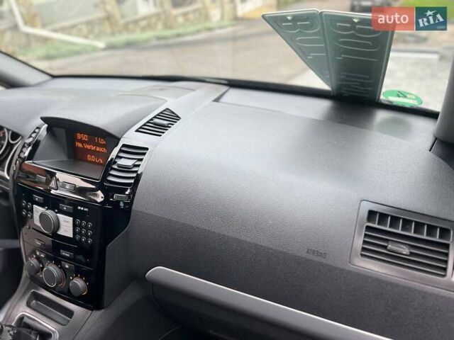 Черный Опель Зафира, объемом двигателя 1.6 л и пробегом 221 тыс. км за 6999 $, фото 49 на Automoto.ua