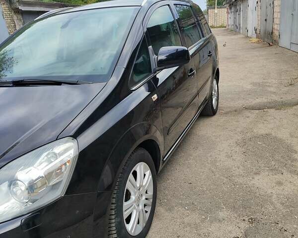 Черный Опель Зафира, объемом двигателя 1.6 л и пробегом 176 тыс. км за 8600 $, фото 5 на Automoto.ua