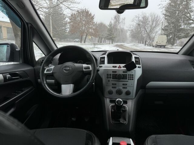 Чорний Опель Зафіра, об'ємом двигуна 1.7 л та пробігом 244 тис. км за 7500 $, фото 18 на Automoto.ua