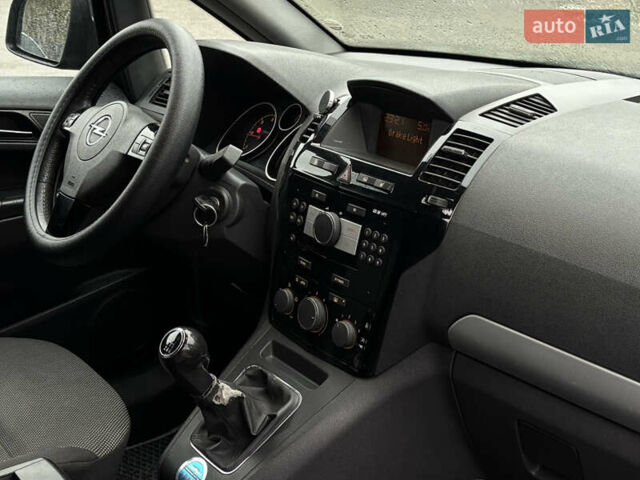 Черный Опель Зафира, объемом двигателя 0 л и пробегом 287 тыс. км за 6999 $, фото 15 на Automoto.ua