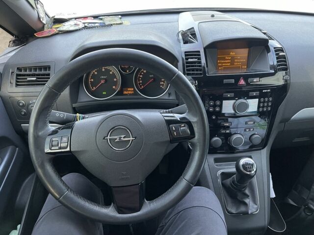 Черный Опель Зафира, объемом двигателя 1.7 л и пробегом 260 тыс. км за 6300 $, фото 4 на Automoto.ua