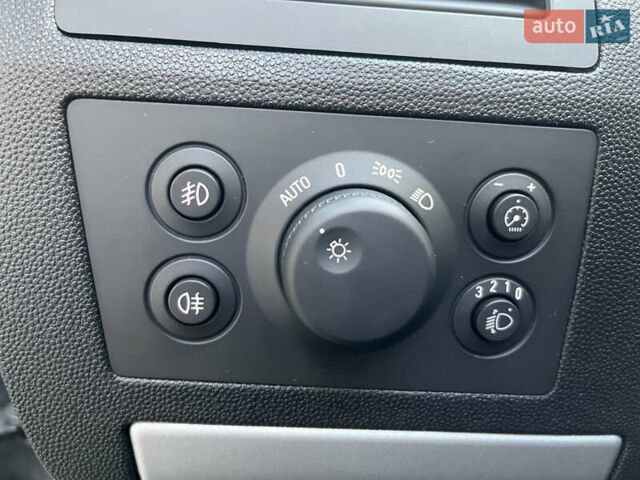 Черный Опель Зафира, объемом двигателя 0 л и пробегом 209 тыс. км за 8700 $, фото 8 на Automoto.ua