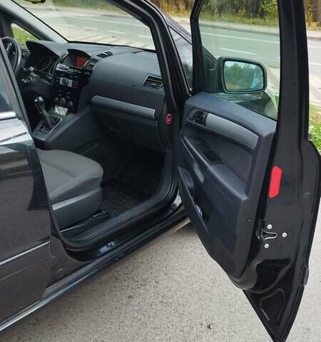 Черный Опель Зафира, объемом двигателя 1.8 л и пробегом 204 тыс. км за 7800 $, фото 13 на Automoto.ua