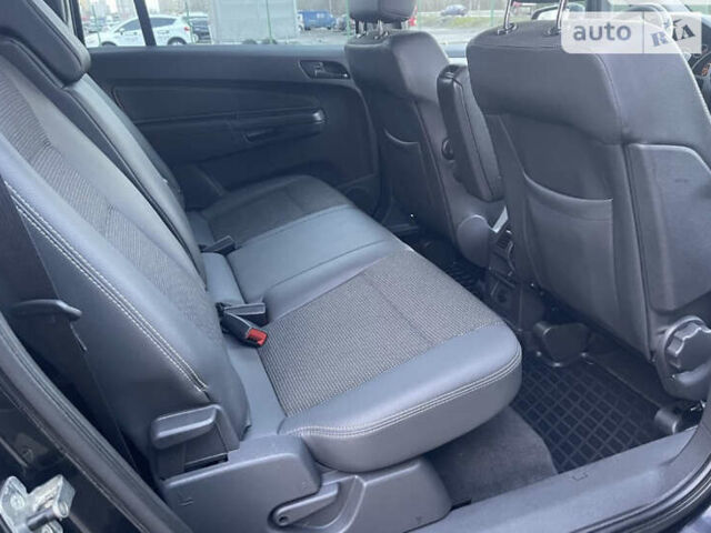 Черный Опель Зафира, объемом двигателя 1.69 л и пробегом 264 тыс. км за 7300 $, фото 13 на Automoto.ua