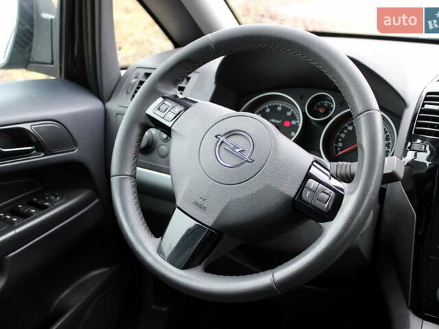 Черный Опель Зафира, объемом двигателя 1.8 л и пробегом 220 тыс. км за 7499 $, фото 67 на Automoto.ua