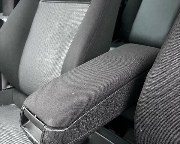 Черный Опель Зафира, объемом двигателя 1.8 л и пробегом 166 тыс. км за 7999 $, фото 37 на Automoto.ua