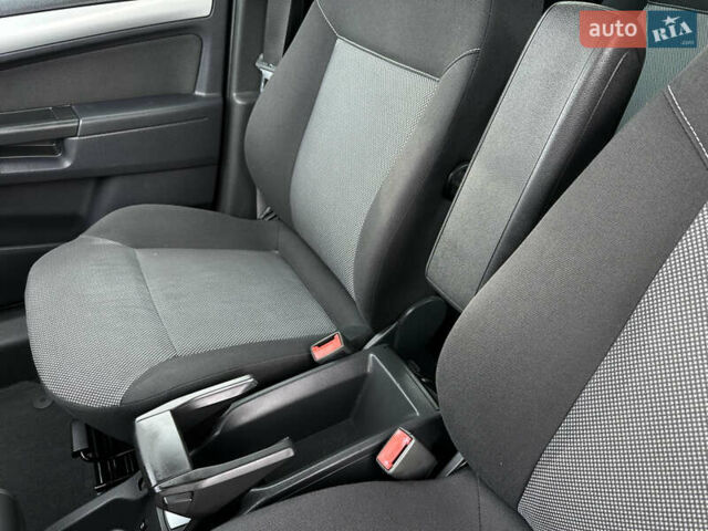 Чорний Опель Зафіра, об'ємом двигуна 1.8 л та пробігом 210 тис. км за 8199 $, фото 56 на Automoto.ua