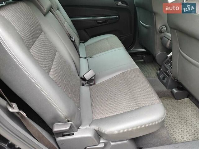 Черный Опель Зафира, объемом двигателя 1.6 л и пробегом 176 тыс. км за 8600 $, фото 24 на Automoto.ua