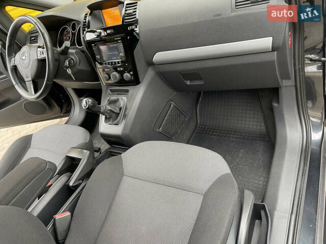 Черный Опель Зафира, объемом двигателя 1.7 л и пробегом 278 тыс. км за 7300 $, фото 25 на Automoto.ua