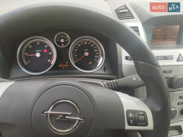 Черный Опель Зафира, объемом двигателя 1.7 л и пробегом 263 тыс. км за 6700 $, фото 2 на Automoto.ua