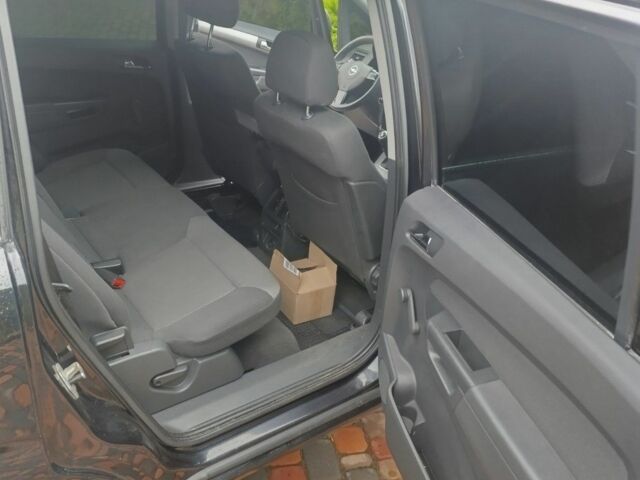 Черный Опель Зафира, объемом двигателя 2 л и пробегом 257 тыс. км за 6500 $, фото 11 на Automoto.ua