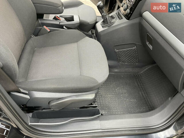 Черный Опель Зафира, объемом двигателя 1.7 л и пробегом 278 тыс. км за 7300 $, фото 24 на Automoto.ua