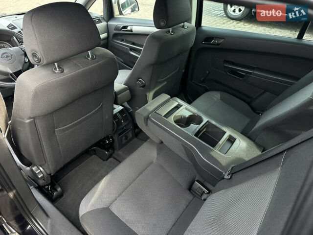 Чорний Опель Зафіра, об'ємом двигуна 1.8 л та пробігом 210 тис. км за 8199 $, фото 61 на Automoto.ua