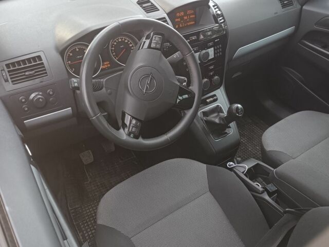 Черный Опель Зафира, объемом двигателя 2 л и пробегом 257 тыс. км за 6500 $, фото 7 на Automoto.ua